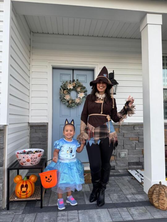 Evalin Hernandez and daughter